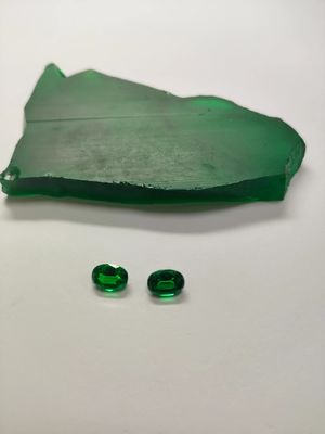 Sapphire Gemstone Raw Material Laboratory Made Olive Green Soft Mint Green Emerald Green Do biżuterii