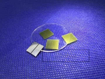 Niestandardowy rozmiar Wafel z węglika krzemu 10x10x0,5 mm 4H-N SiC Crystal Chips