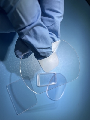 Dobra cena Dostosowane laserowo wycinane szafirowe szkło kryształowe Szafirowe optyczne okno ochronne w Internecie